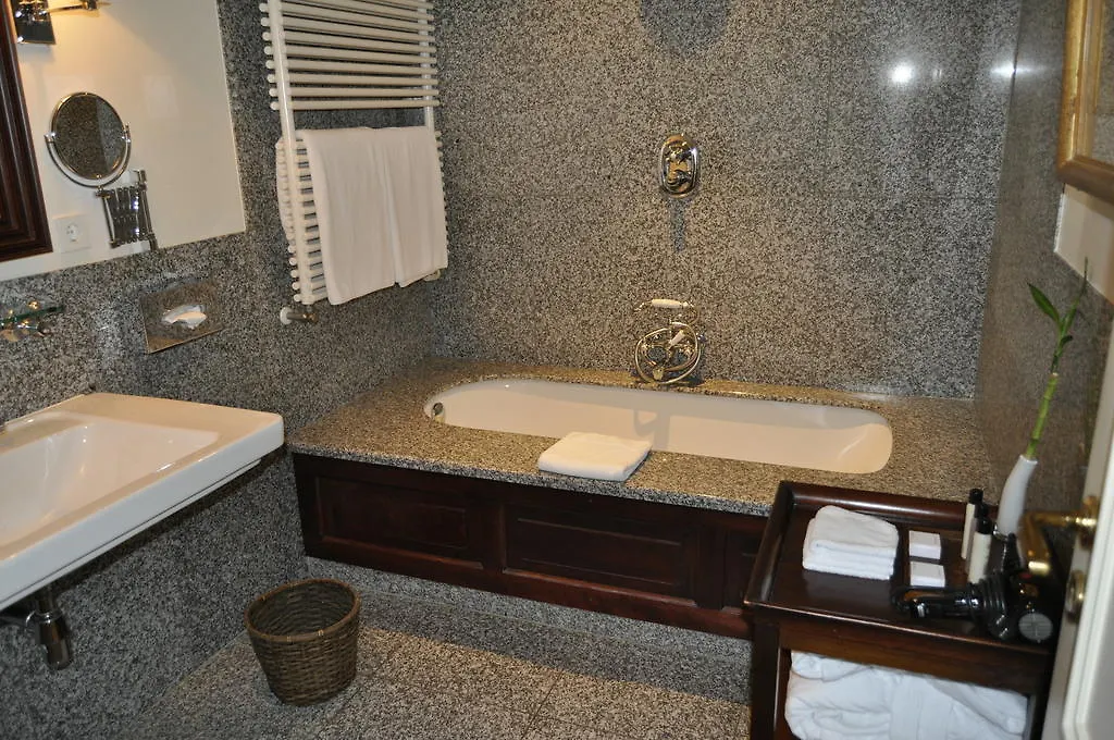 Hotel Albert Premier Luxembourg Bel Air 4*,  Lussemburgo